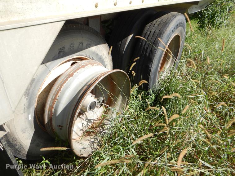 image for item EO9540 1992 Wilson DWH-200 double hopper bottom grain trailer