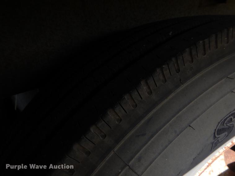 image for item EO9540 1992 Wilson DWH-200 double hopper bottom grain trailer