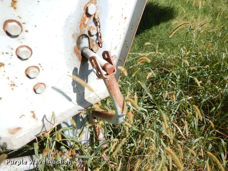 image for item EO9540 1992 Wilson DWH-200 double hopper bottom grain trailer