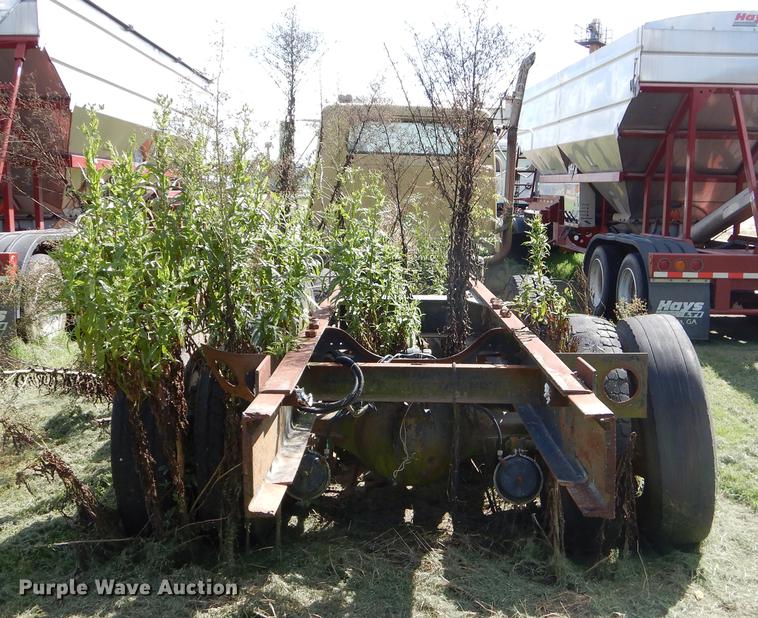 image for item EO9541 1990 International 4900 truck cab and chassis