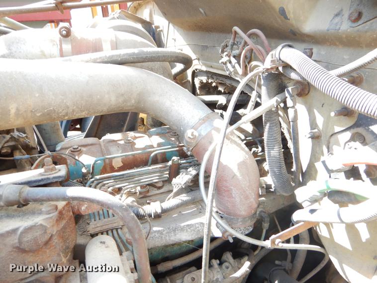 image for item EO9541 1990 International 4900 truck cab and chassis