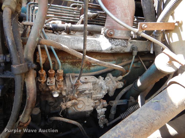 image for item EO9541 1990 International 4900 truck cab and chassis