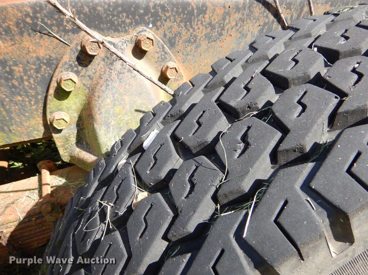 image for item EO9541 1990 International 4900 truck cab and chassis