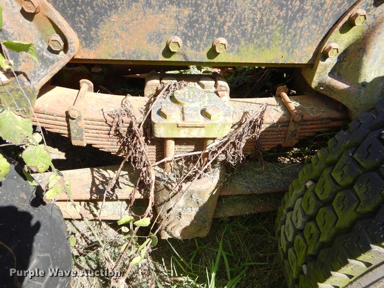 image for item EO9541 1990 International 4900 truck cab and chassis