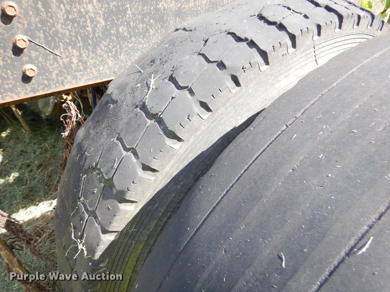 image for item EO9541 1990 International 4900 truck cab and chassis