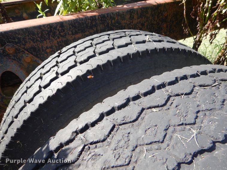 image for item EO9541 1990 International 4900 truck cab and chassis