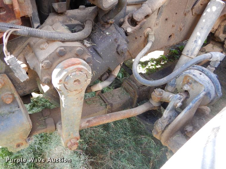 image for item EO9541 1990 International 4900 truck cab and chassis