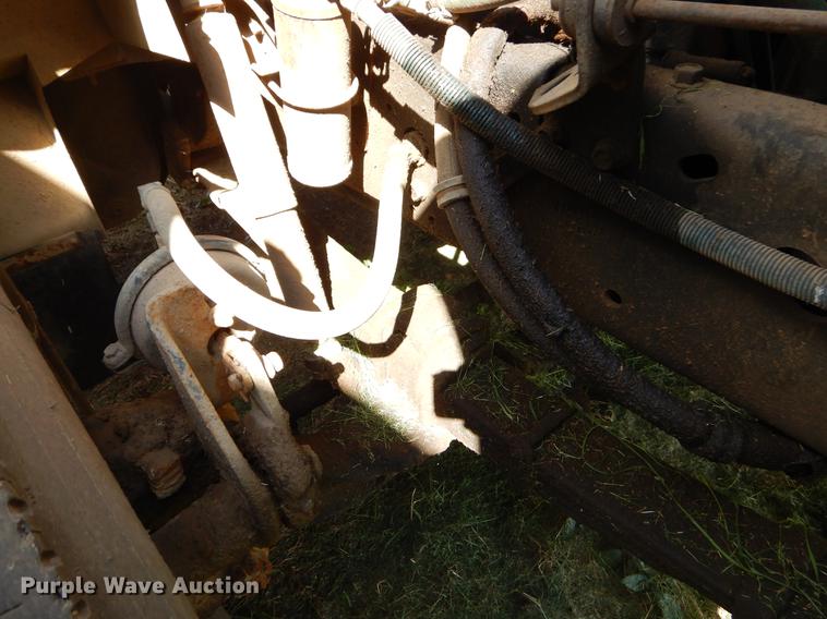 image for item EO9541 1990 International 4900 truck cab and chassis