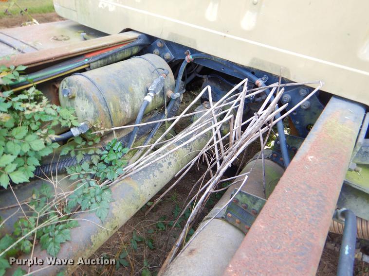 image for item EO9541 1990 International 4900 truck cab and chassis