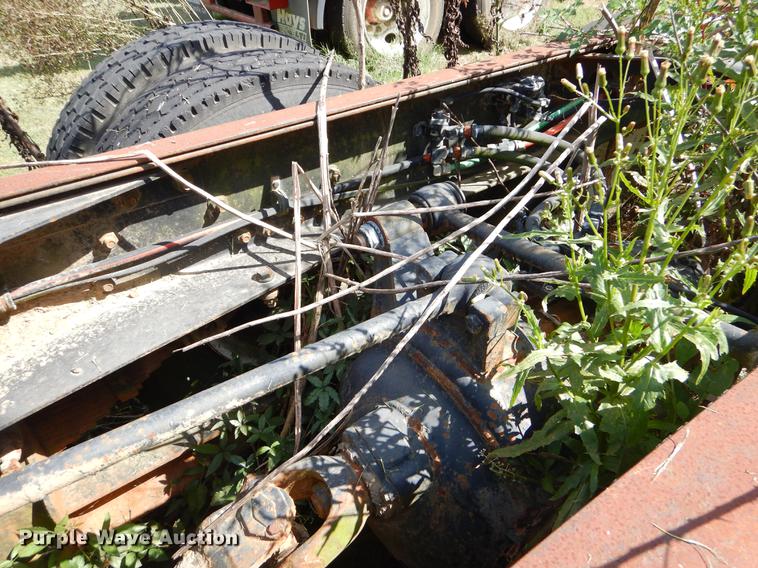 image for item EO9541 1990 International 4900 truck cab and chassis