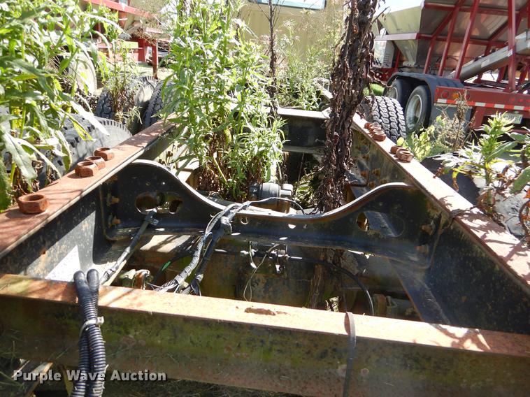 image for item EO9541 1990 International 4900 truck cab and chassis