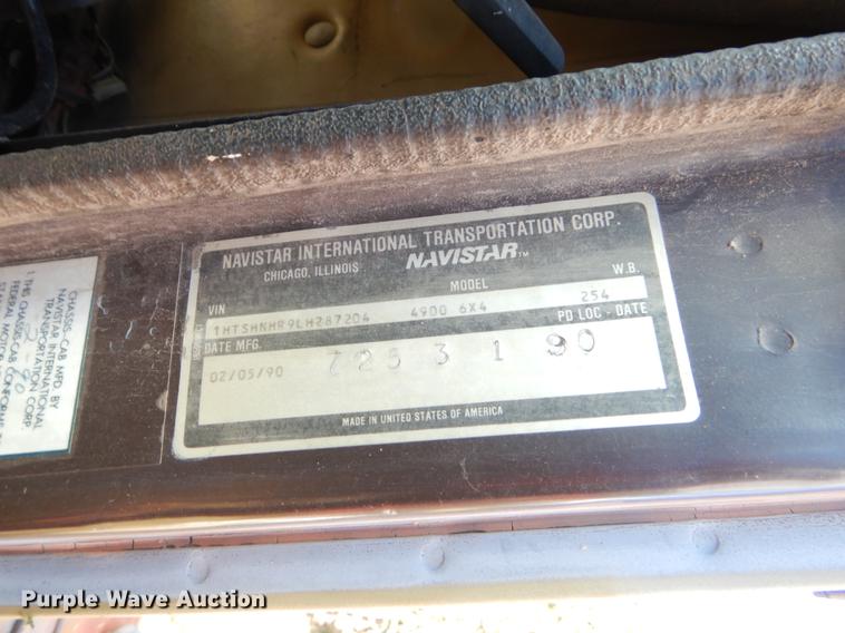 image for item EO9541 1990 International 4900 truck cab and chassis