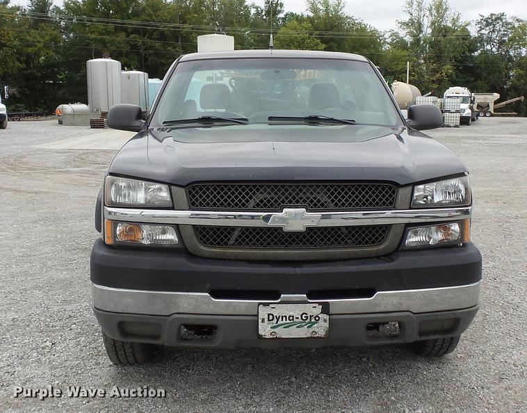 image for item FT9856 2004 Chevrolet Silverado 2500 pickup truck