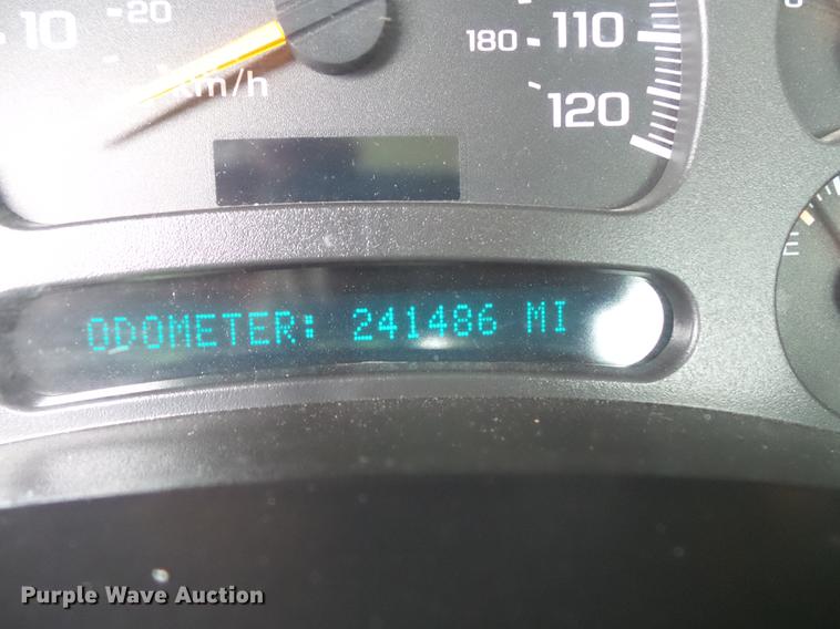 image for item FT9856 2004 Chevrolet Silverado 2500 pickup truck