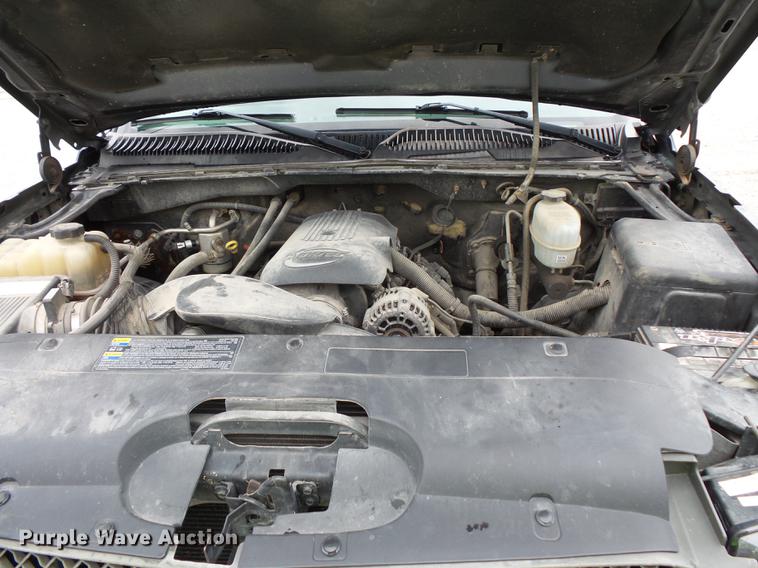 image for item FT9856 2004 Chevrolet Silverado 2500 pickup truck