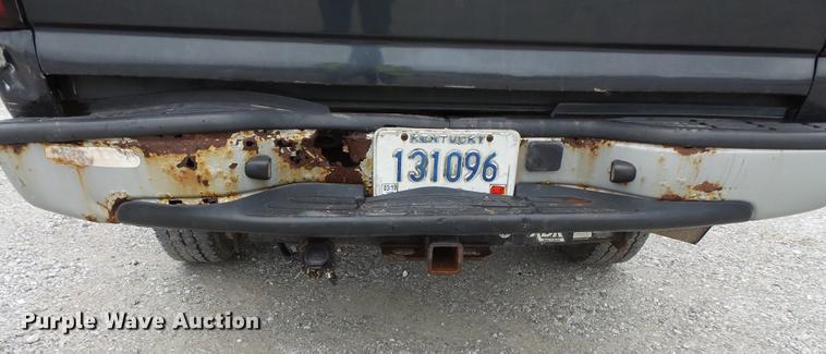 image for item FT9856 2004 Chevrolet Silverado 2500 pickup truck