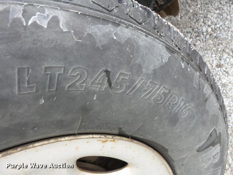 image for item FT9856 2004 Chevrolet Silverado 2500 pickup truck