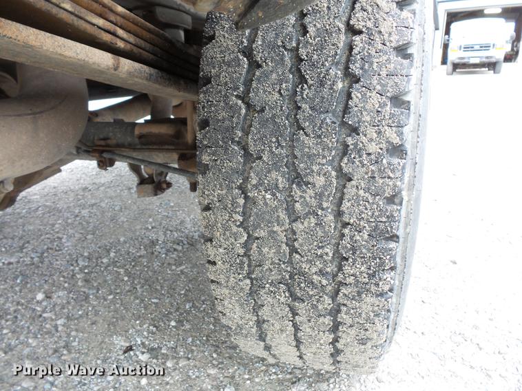 image for item FT9856 2004 Chevrolet Silverado 2500 pickup truck