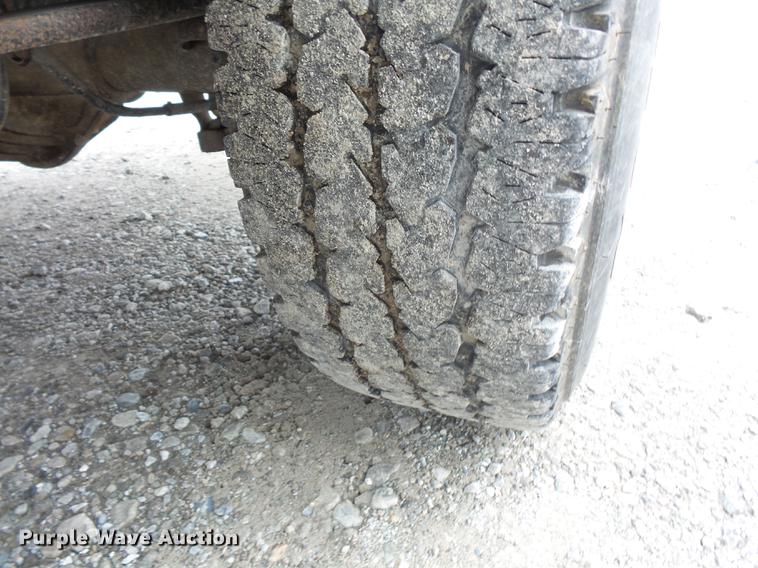 image for item FT9856 2004 Chevrolet Silverado 2500 pickup truck