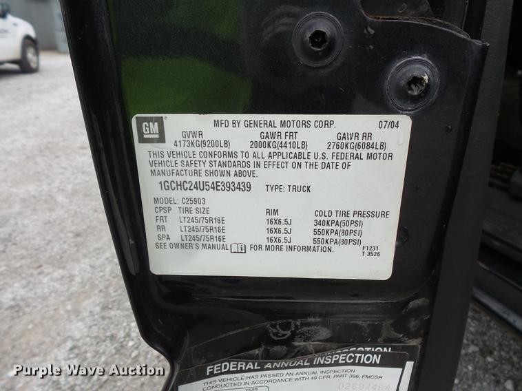 image for item FT9856 2004 Chevrolet Silverado 2500 pickup truck