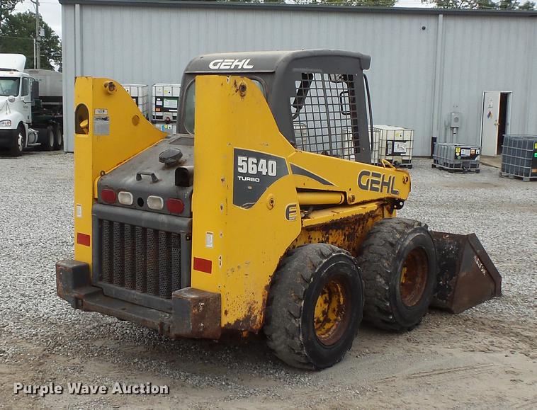 image for item FT9858 2006 Gehl 5640 skid steer