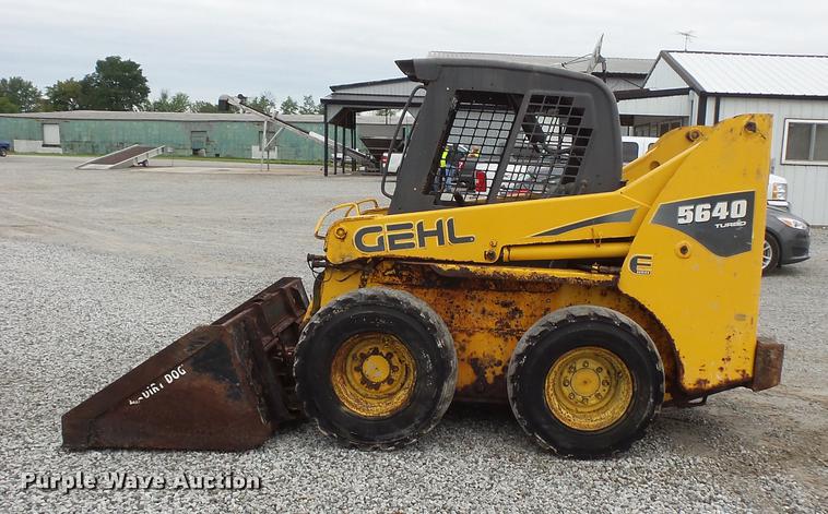 image for item FT9858 2006 Gehl 5640 skid steer
