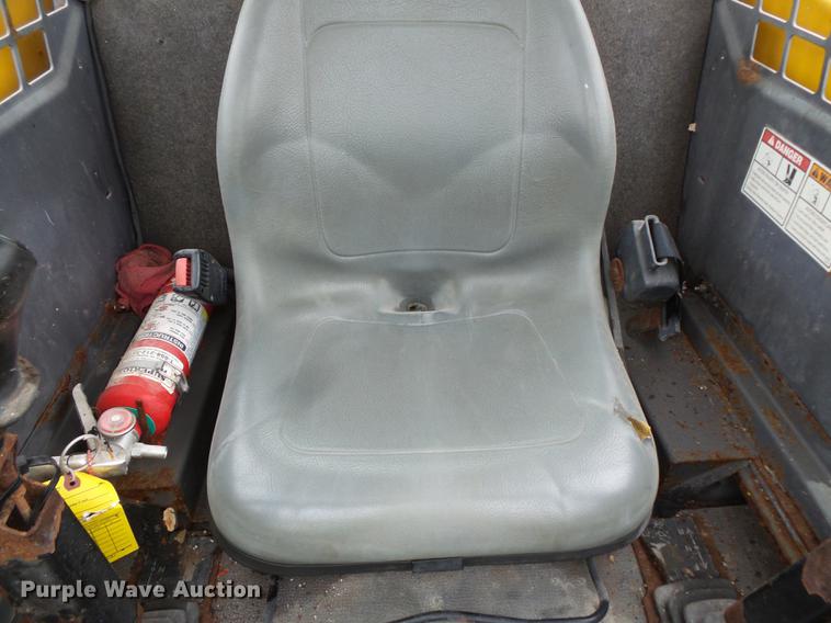 image for item FT9858 2006 Gehl 5640 skid steer