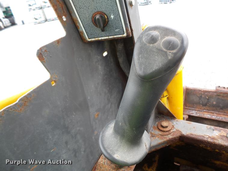 image for item FT9858 2006 Gehl 5640 skid steer