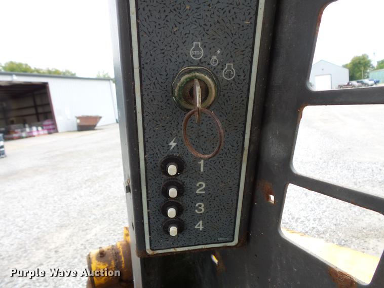 image for item FT9858 2006 Gehl 5640 skid steer