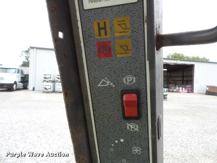 image for item FT9858 2006 Gehl 5640 skid steer