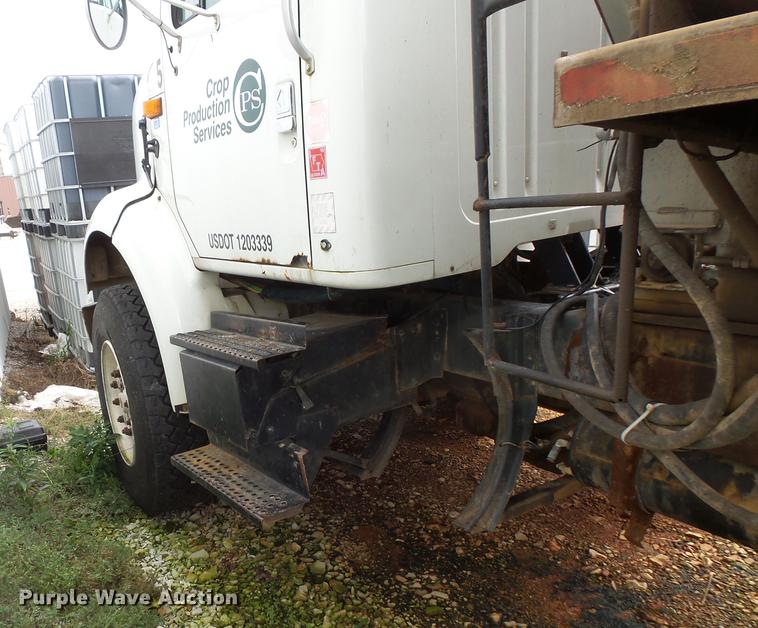 image for item FT9861 1994 International 8100 applicator truck