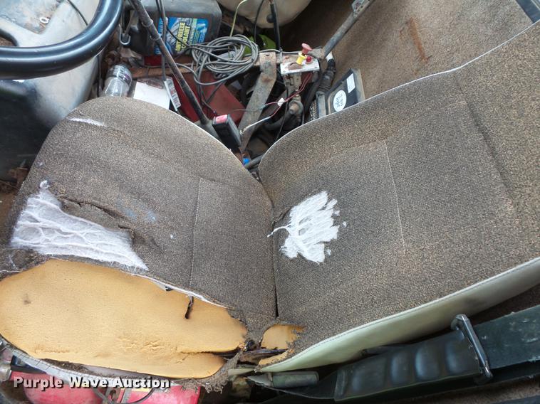 image for item FT9861 1994 International 8100 applicator truck