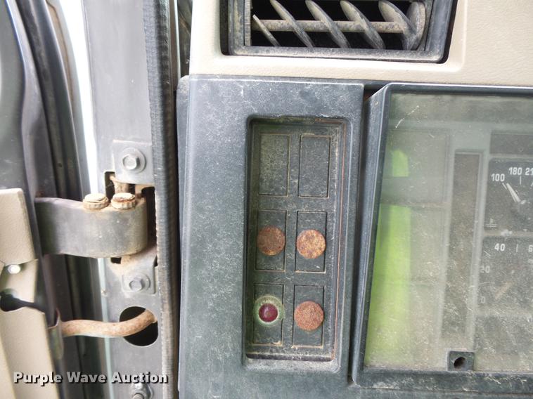 image for item FT9861 1994 International 8100 applicator truck