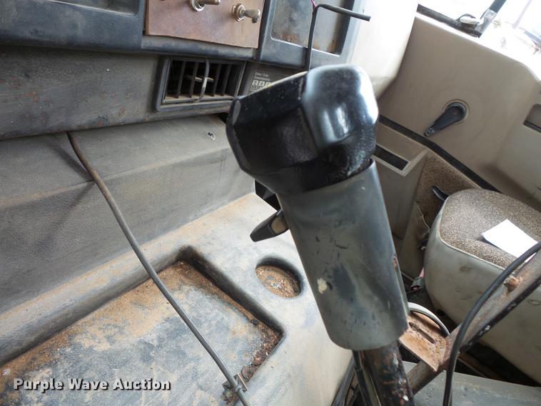 image for item FT9861 1994 International 8100 applicator truck