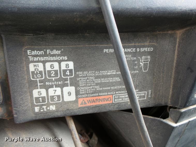 image for item FT9861 1994 International 8100 applicator truck