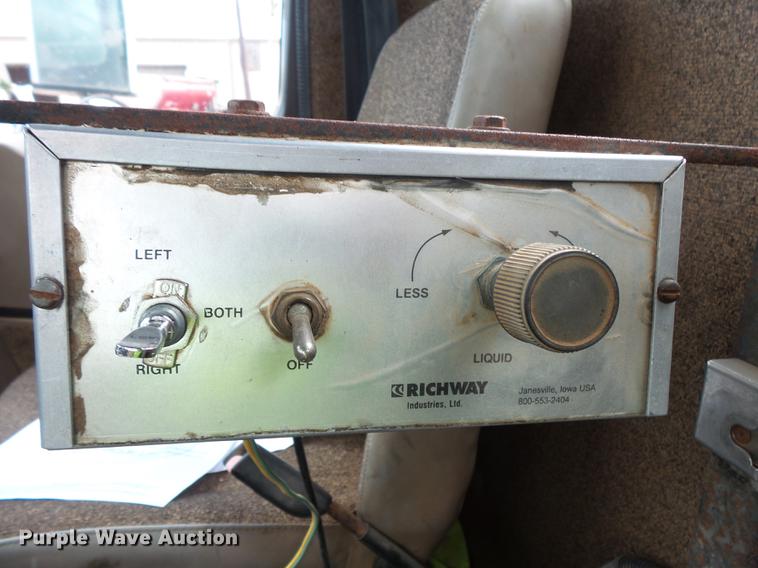 image for item FT9861 1994 International 8100 applicator truck