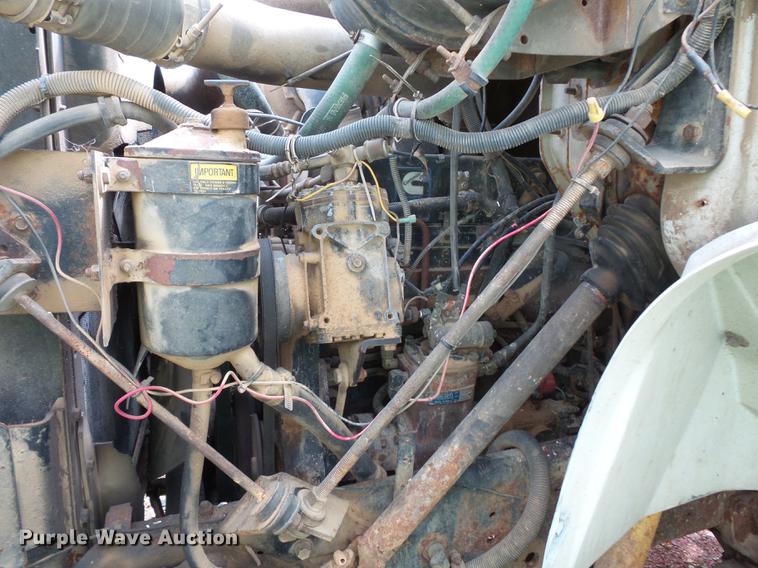 image for item FT9861 1994 International 8100 applicator truck