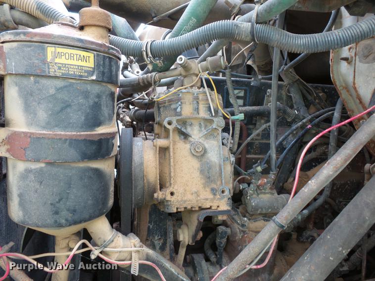 image for item FT9861 1994 International 8100 applicator truck