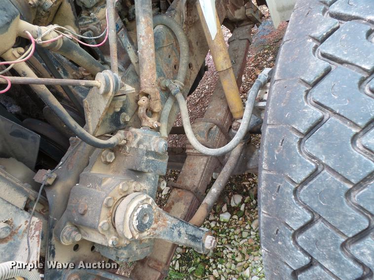 image for item FT9861 1994 International 8100 applicator truck