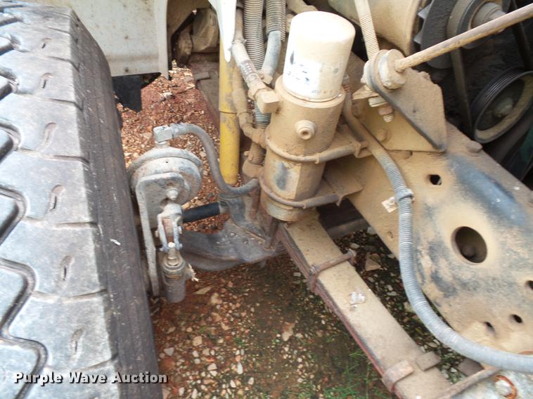 image for item FT9861 1994 International 8100 applicator truck