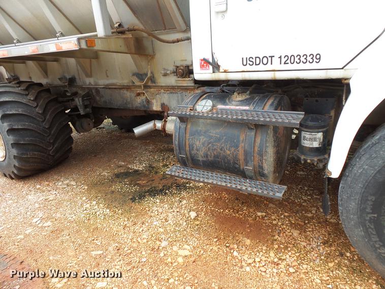 image for item FT9861 1994 International 8100 applicator truck