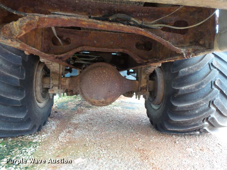 image for item FT9861 1994 International 8100 applicator truck