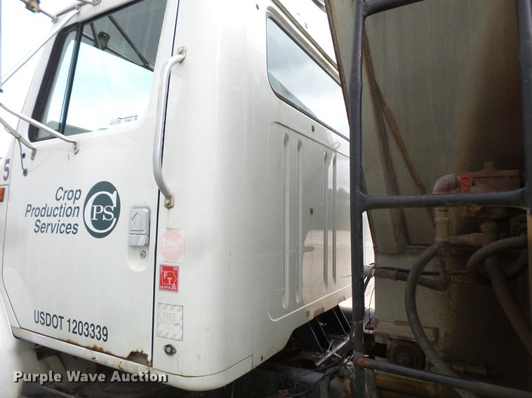 image for item FT9861 1994 International 8100 applicator truck