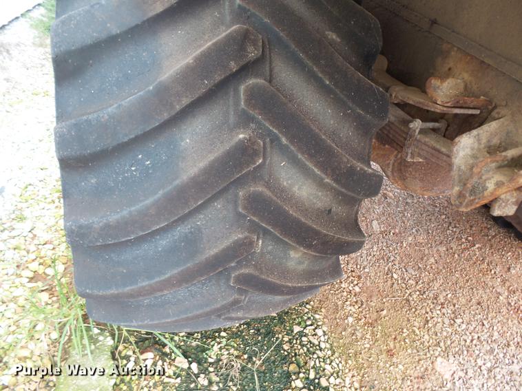 image for item FT9861 1994 International 8100 applicator truck