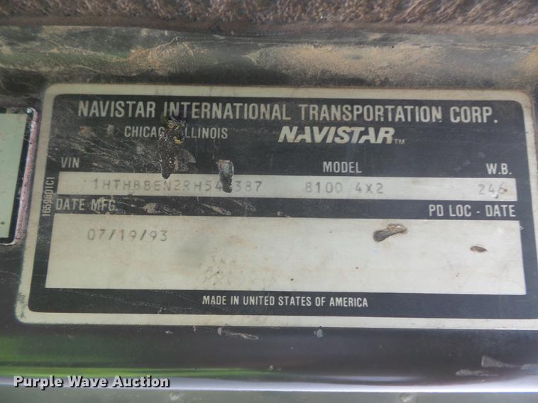 image for item FT9861 1994 International 8100 applicator truck