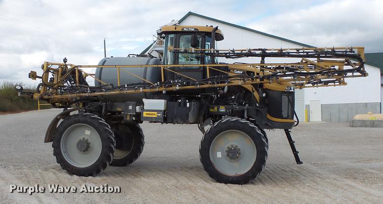 image for item FT9863 2014 Ag-Chem RoGator RG700 sprayer