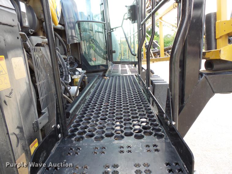 image for item FT9863 2014 Ag-Chem RoGator RG700 sprayer