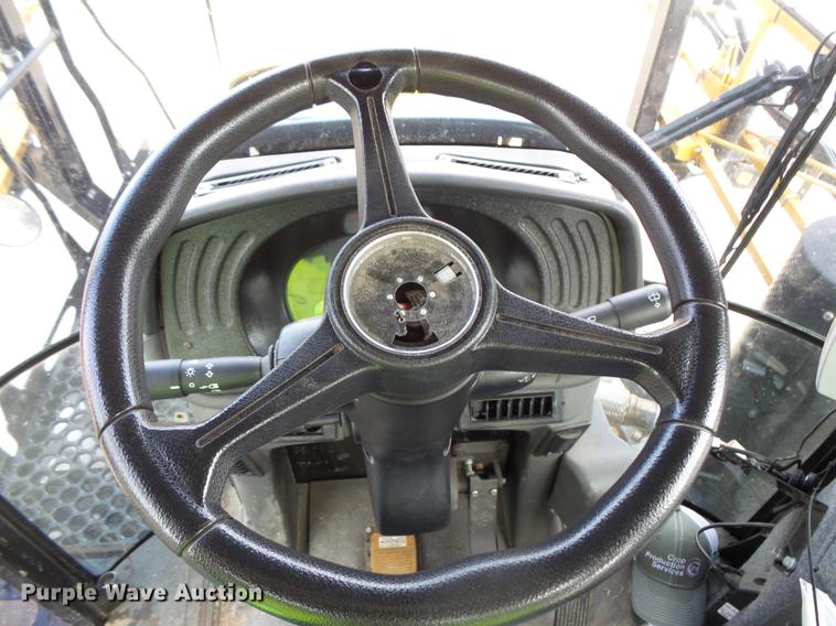 image for item FT9863 2014 Ag-Chem RoGator RG700 sprayer