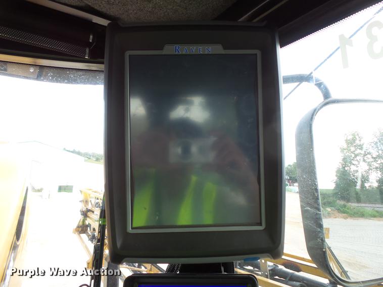 image for item FT9863 2014 Ag-Chem RoGator RG700 sprayer