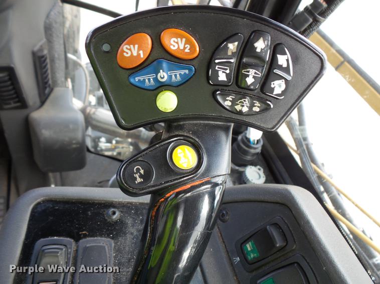 image for item FT9863 2014 Ag-Chem RoGator RG700 sprayer